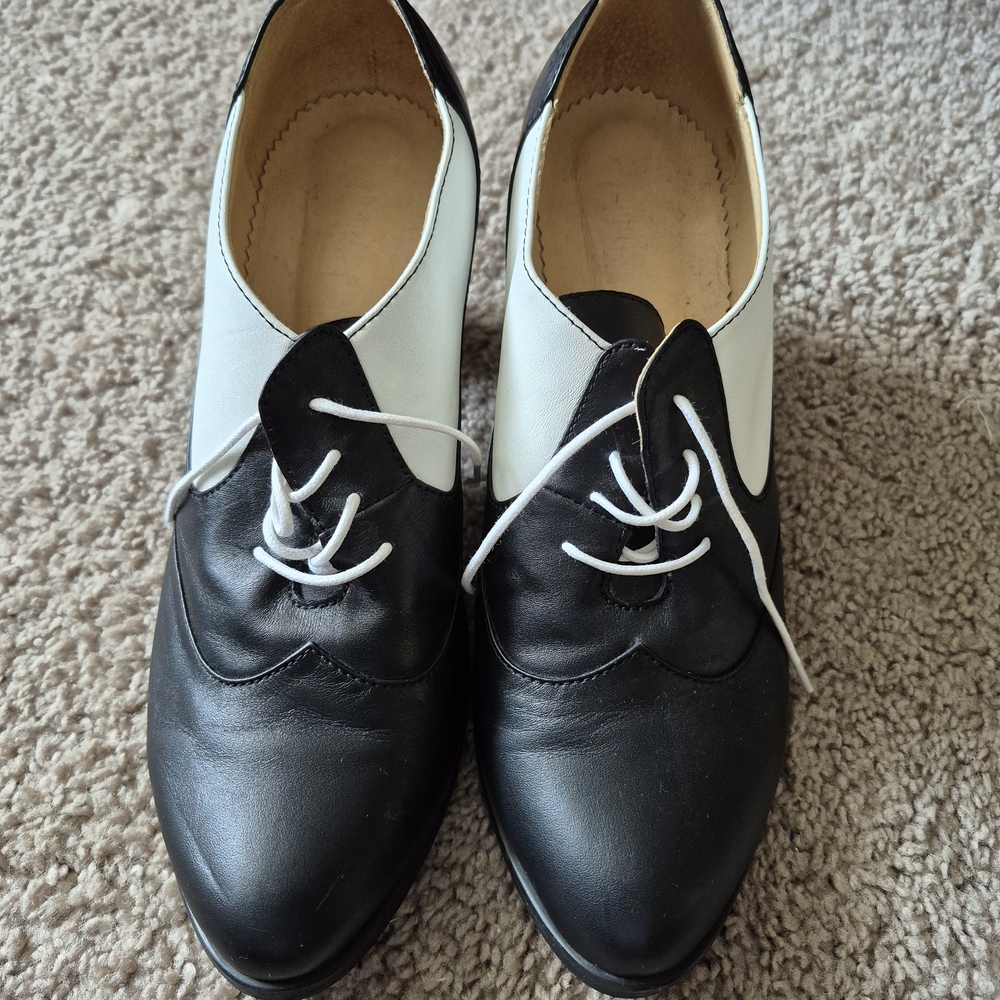 Chic Two-Tone Women's Loafers